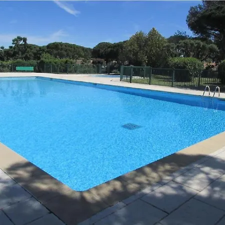 Gasetienne Mazet T2 Dans Domaine Avec Piscines Et Tennis Gassin